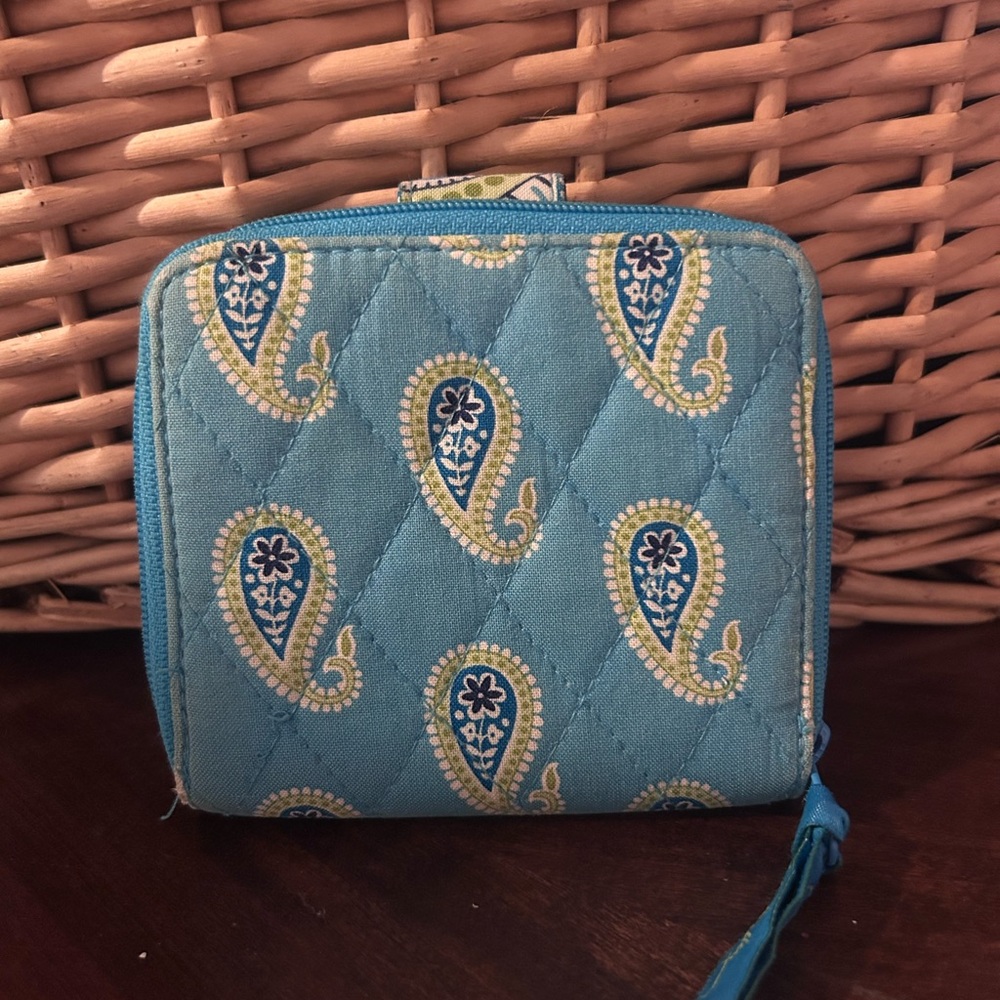 ★ Vera Bradley Blue Paisley Quilted Wallet Wristlet Organizer - Picture 4 of 10
